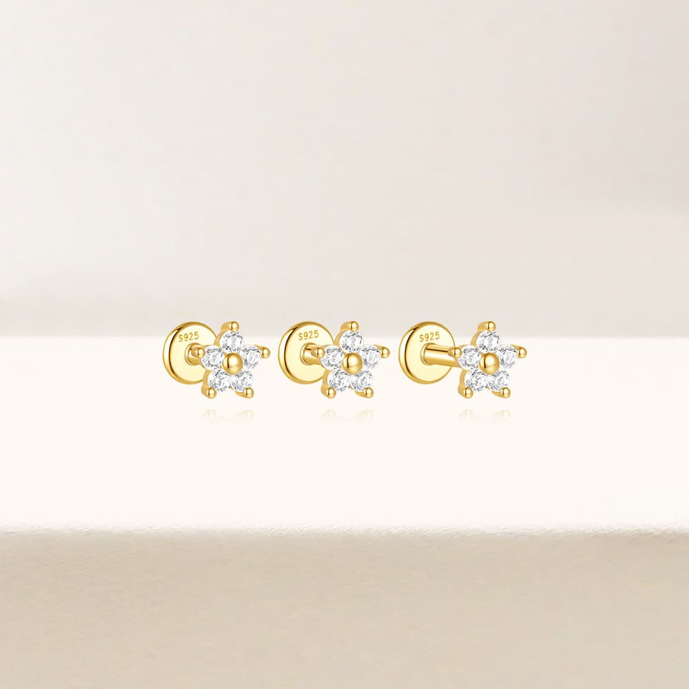 Amelie – Zarte goldene Ohrringe mit Bewegung.