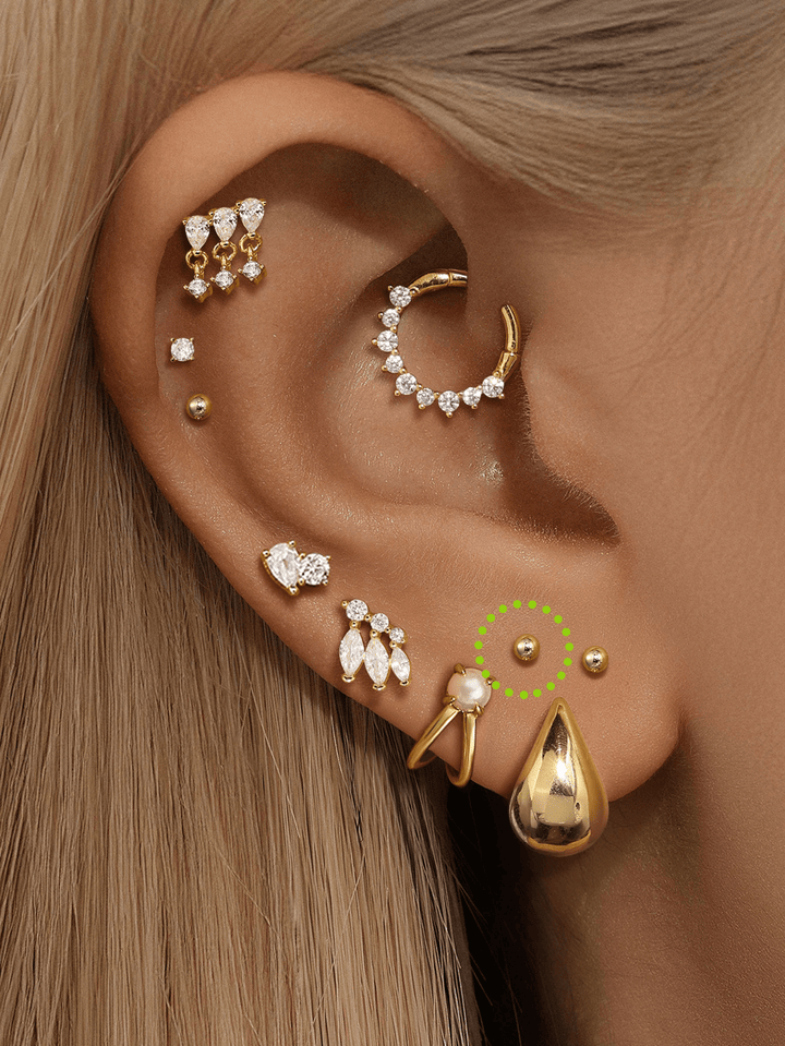 Isabella – Goldene Ohrringe mit sanfter, fließender Form.