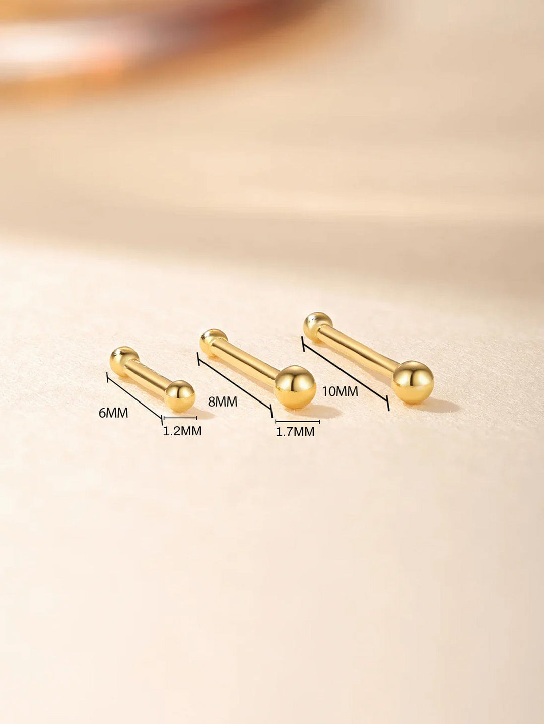 Isabella – Goldene Ohrringe mit sanfter, fließender Form.