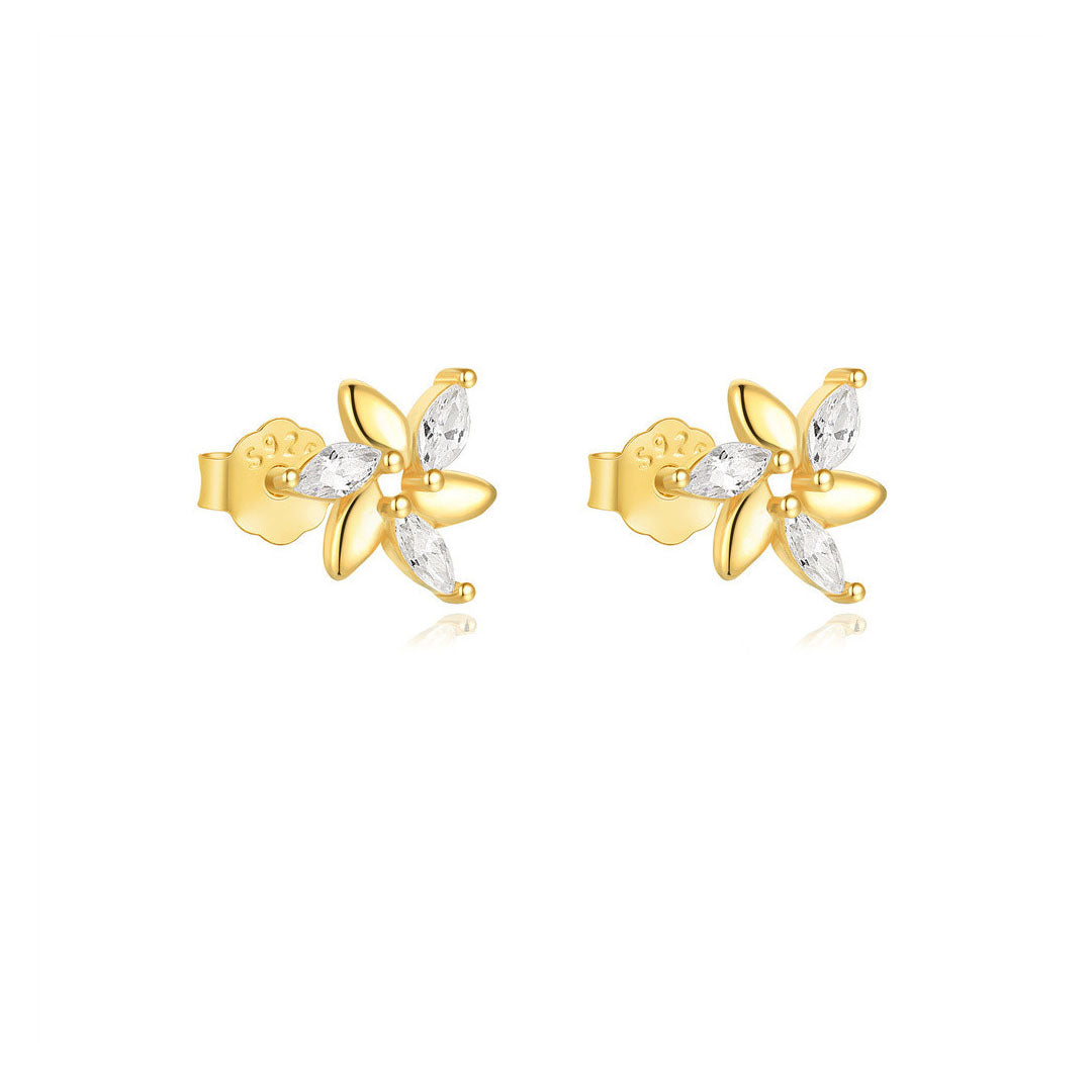 Viktoria – Zarte goldene Ohrringe mit delikatem Glanz.