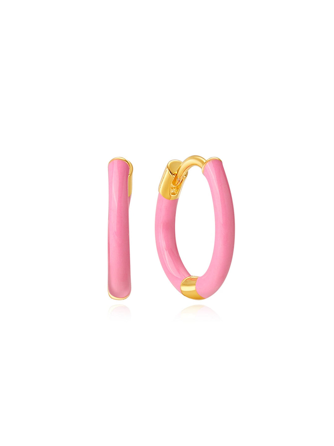 Antonia – Goldene Ohrringe mit glänzender Oberfläche.