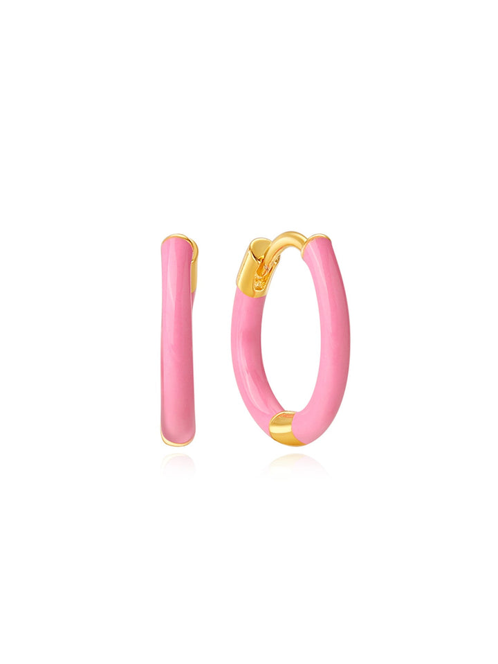 Antonia – Goldene Ohrringe mit glänzender Oberfläche.