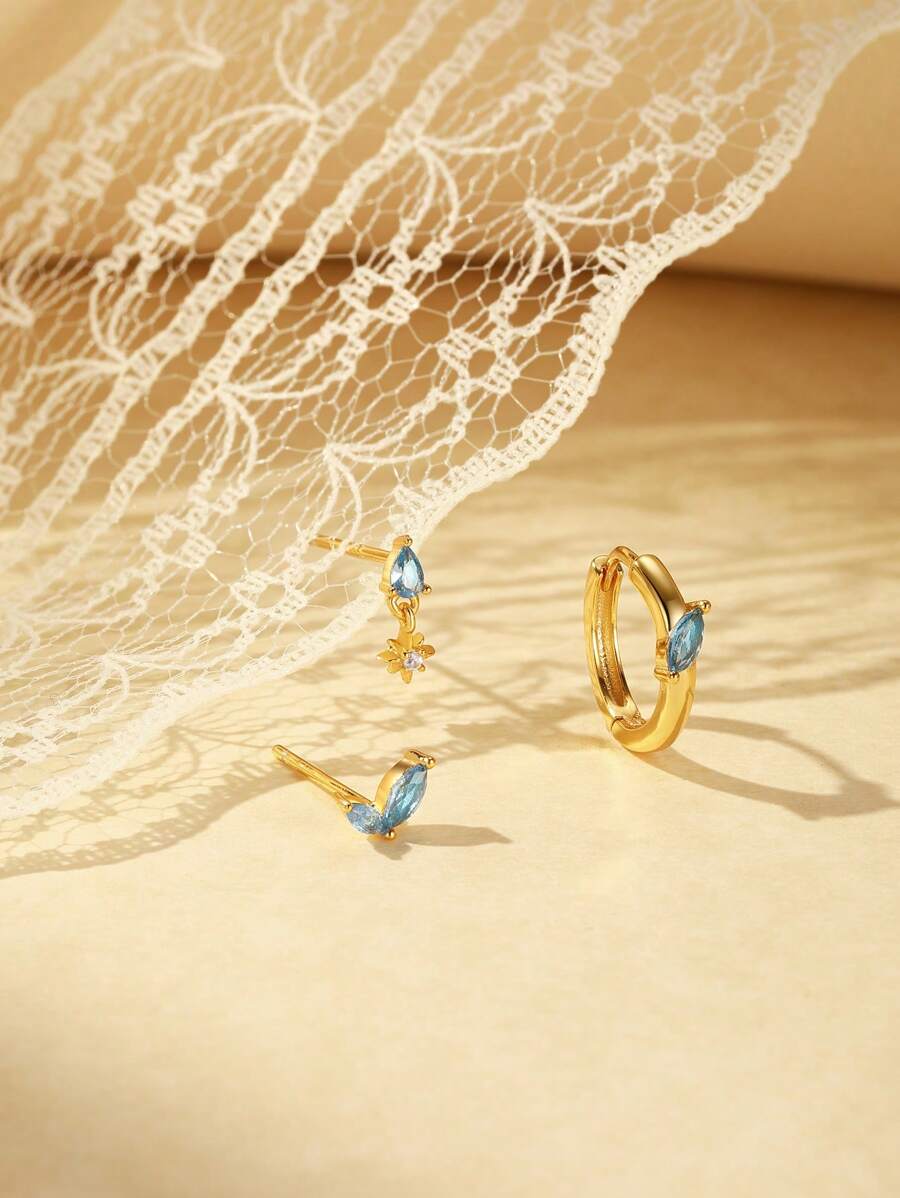 Petra – Feine goldene Ohrringe mit organischem Design.