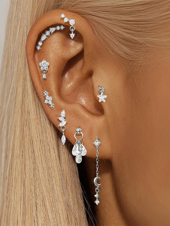 Selina – Zarte goldene Ohrringe mit beweglichem Element.