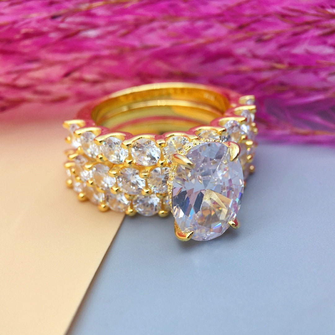 Greta – Silberner Diamantring mit Ornament.