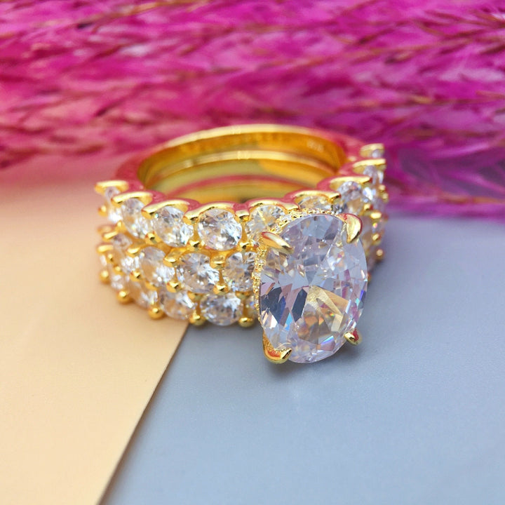 Greta – Silberner Diamantring mit Ornament.