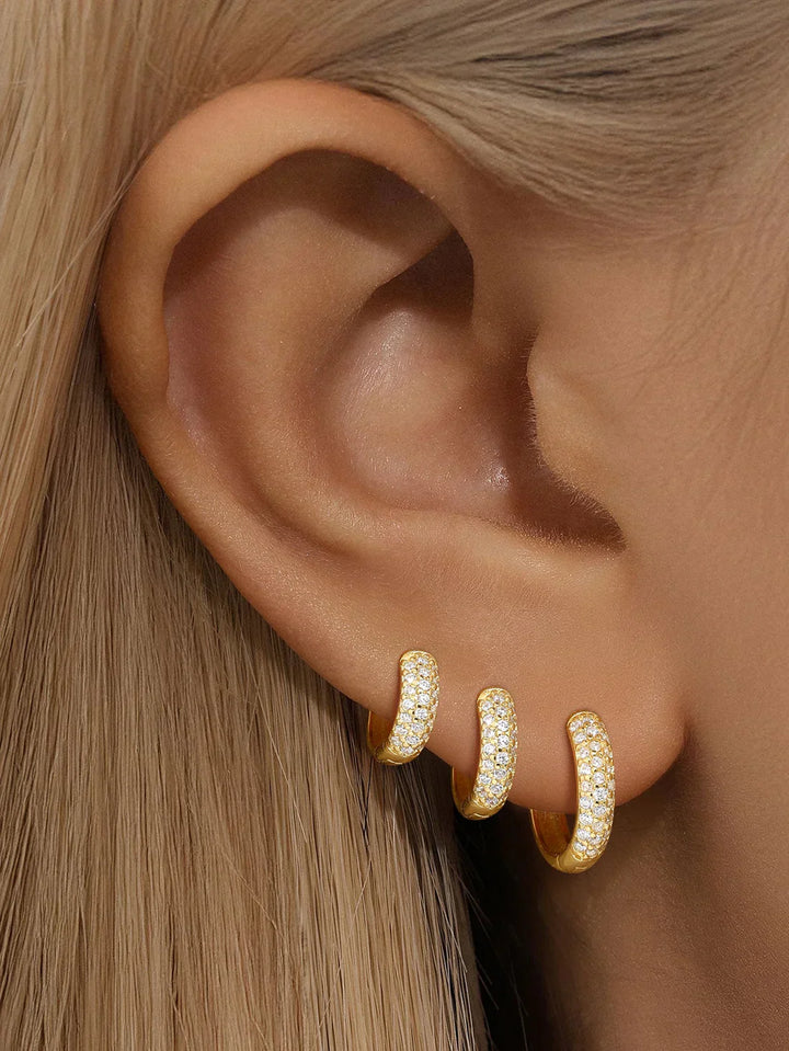 Sina – Goldohrringe mit minimalistischer Eleganz.