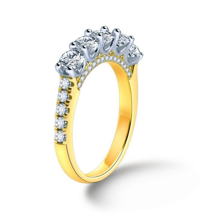 Amelie – Zarter diamantener Ring mit Kronen-Dekor.