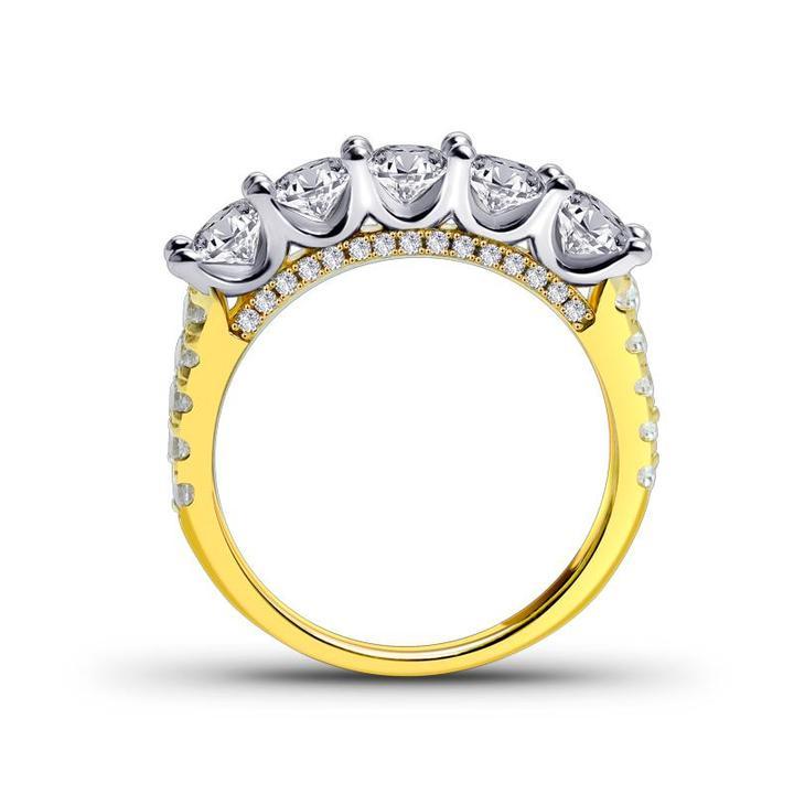 Amelie – Zarter diamantener Ring mit Kronen-Dekor.