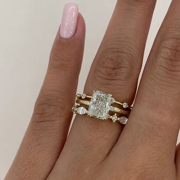 Nora – Diamantring im geschichteten Design.