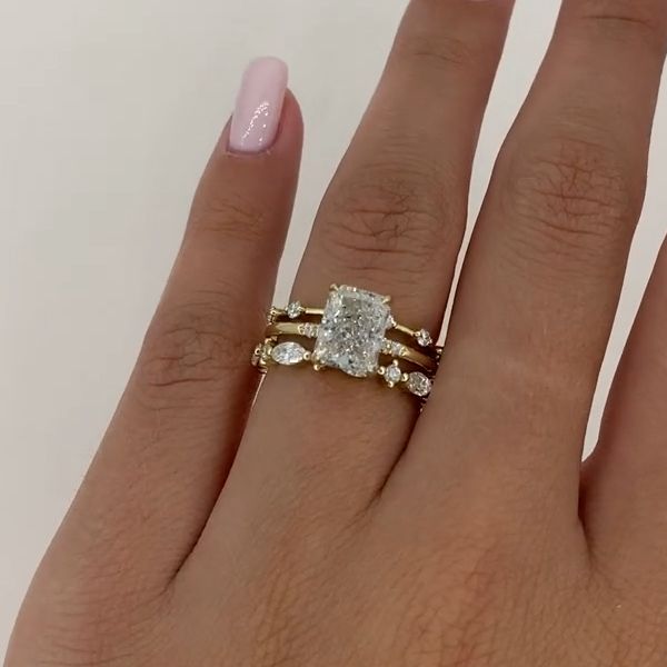 Nora – Diamantring im geschichteten Design.