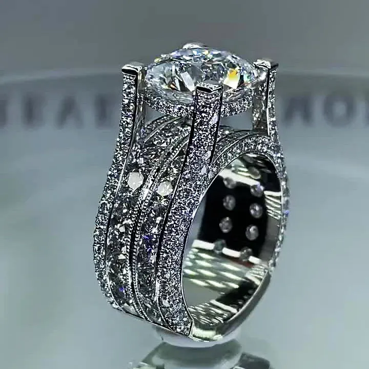 Jasmin – Hochglänzender diamantierter Ring mit Vintage-Rahmen