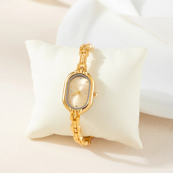 Viktoria – Goldene Uhr mit ovalem Gehäuse.