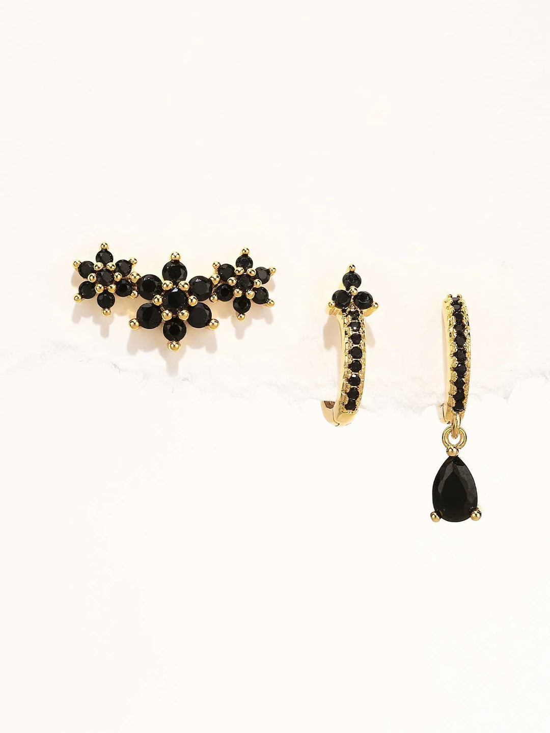 Sabine – Goldene Ohrringe im modernen Stil.