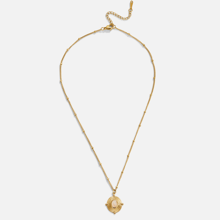 Annika – Zarter goldener Halsreif mit quadratischem Anhänger.