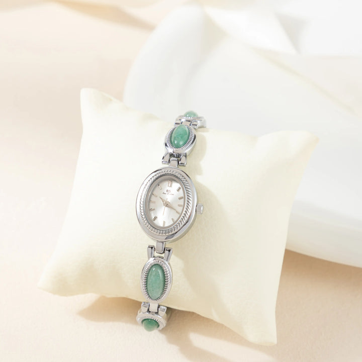 Klara – Goldene Uhren mit länglichem Ziffernblatt.