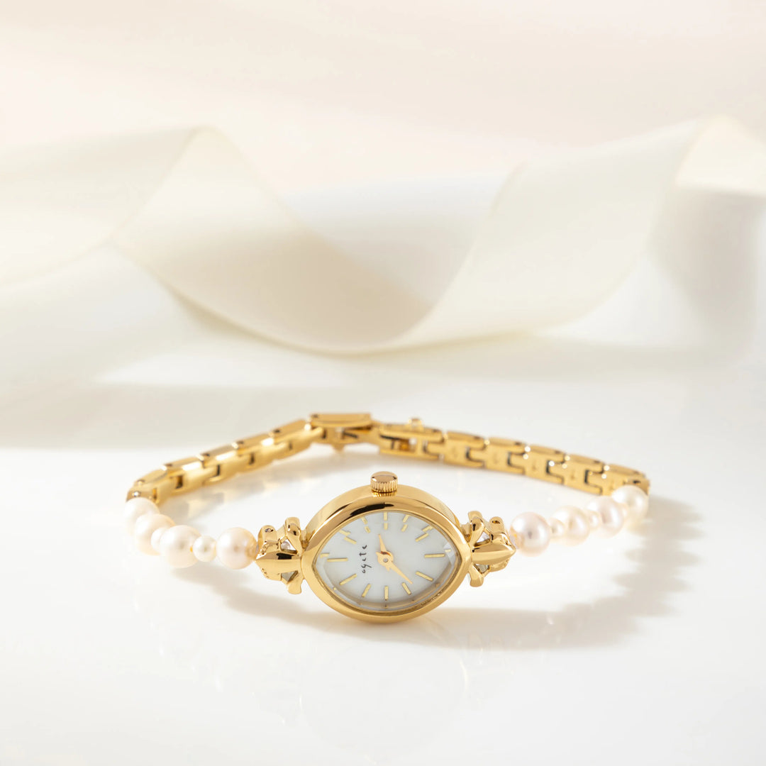 Aurelia – Goldene Damenarmbanduhr mit Tropfenzifferblatt.