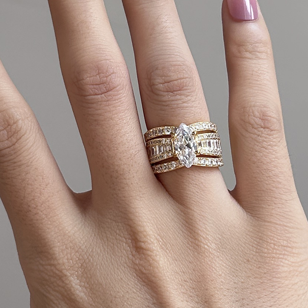Veronika – Ring-Set mit Diamanten und goldenen Akzenten.
