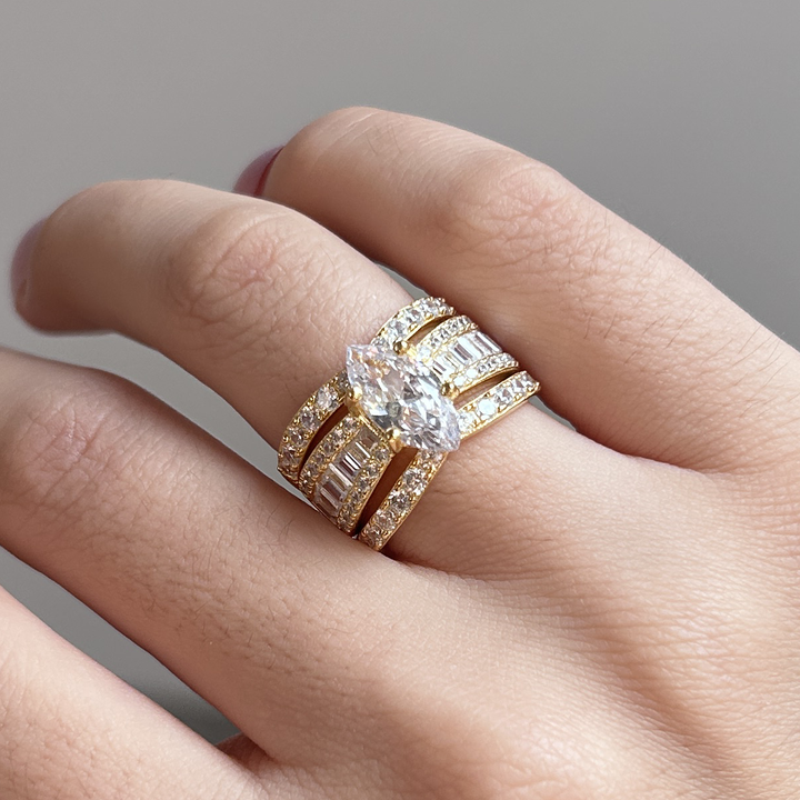 Veronika – Ring-Set mit Diamanten und goldenen Akzenten.