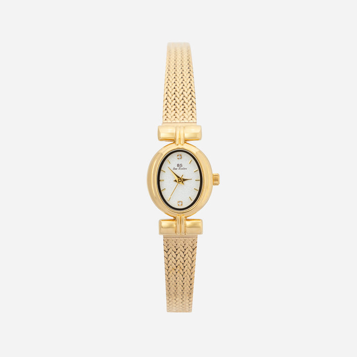 Selina – Goldene Uhr im ovalen Design.