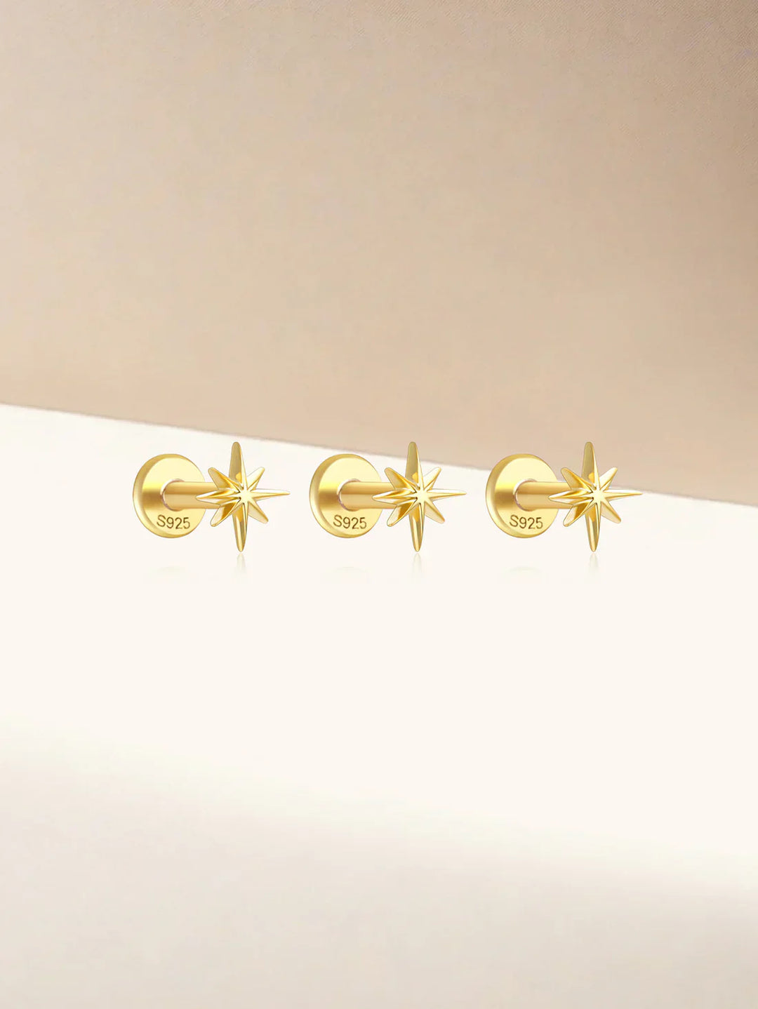 Katrin – Goldene Ohrringe mit sanfter Krümmung.