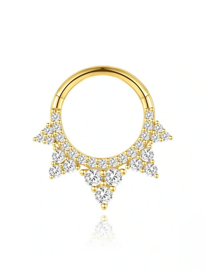 Irina – Goldene Ohrringe mit strukturierter Silhouette.