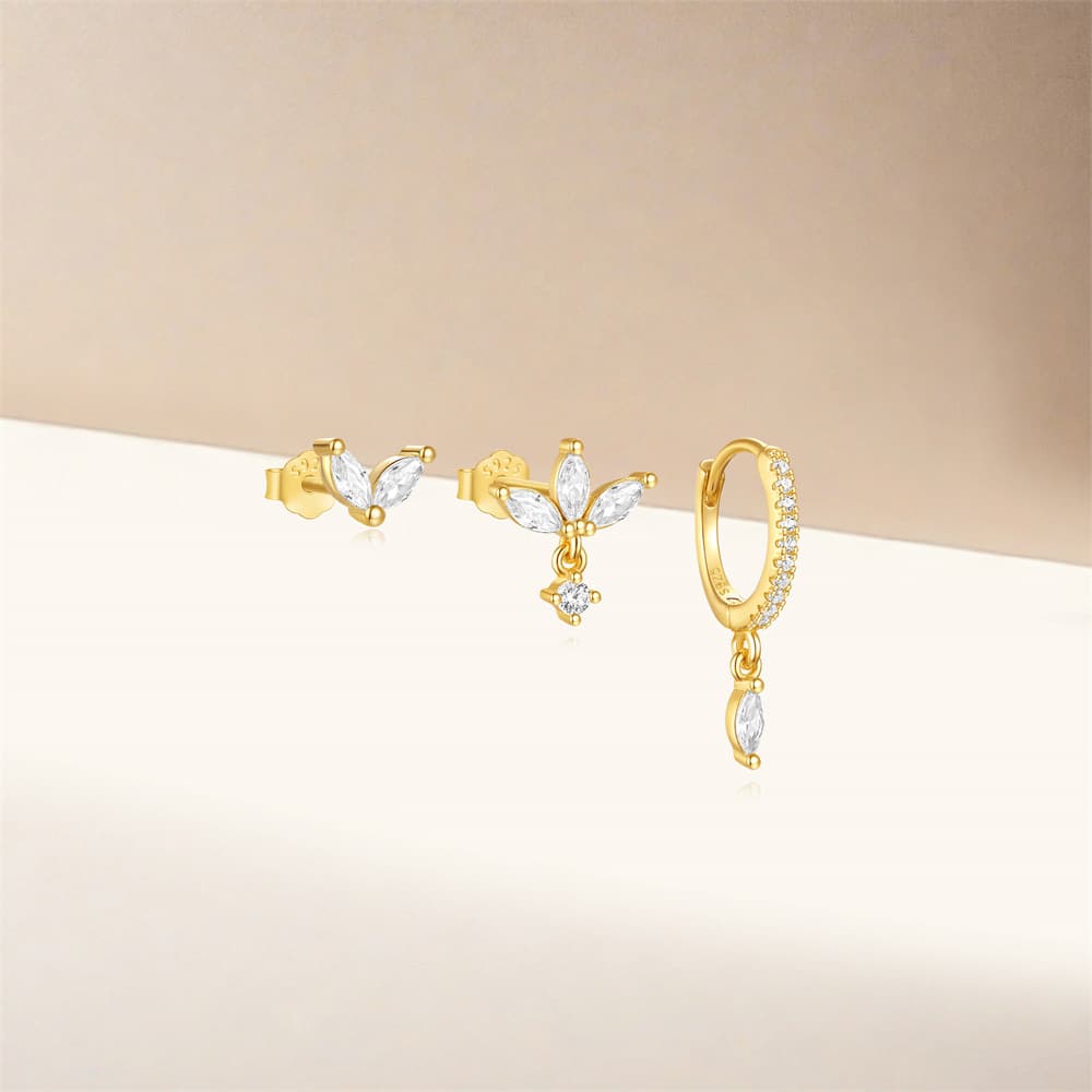 Anneliese – Zarte goldene Ohrringe mit Filigran.