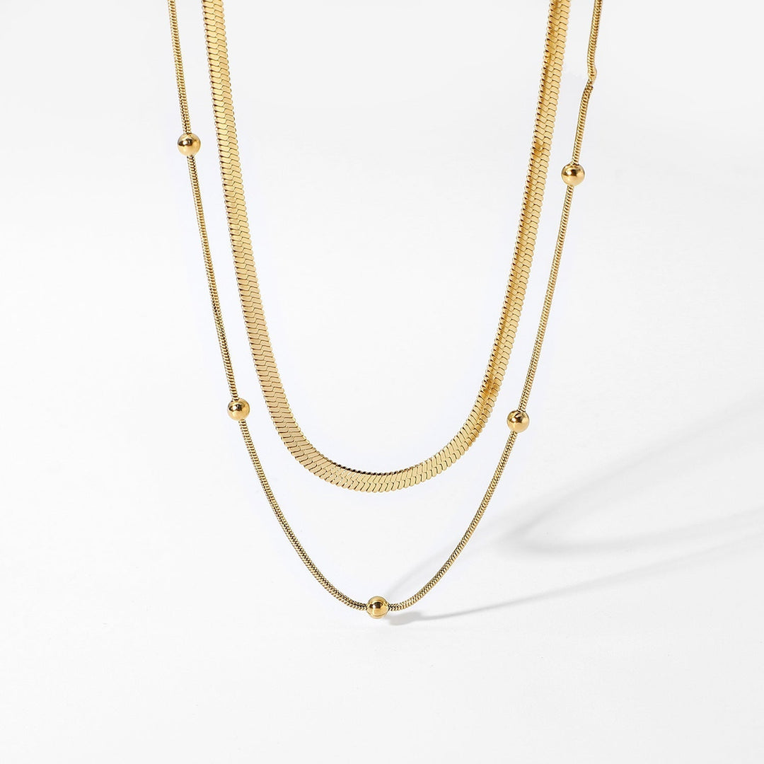 Klara – Einfaches, zweilagiges goldenes Halsband mit modernem Glanz.