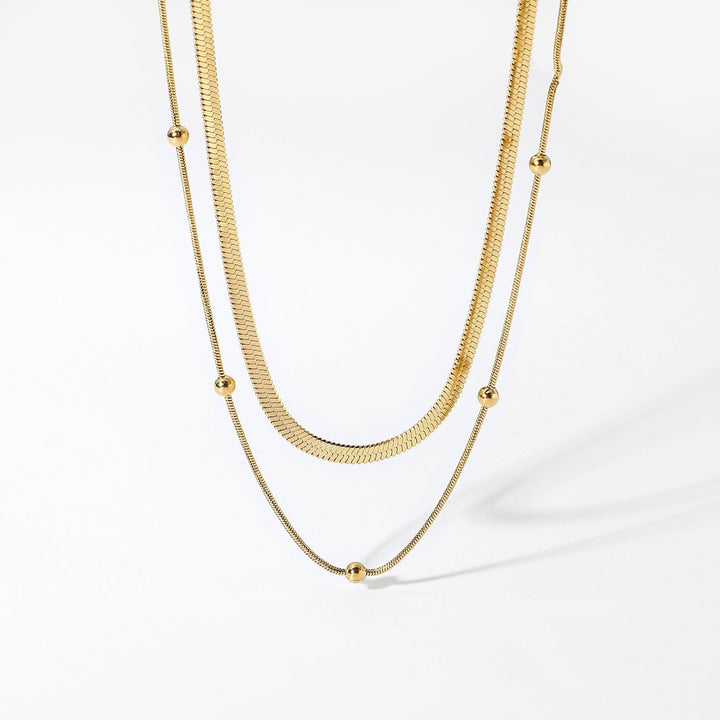 Klara – Einfaches, zweilagiges goldenes Halsband mit modernem Glanz.