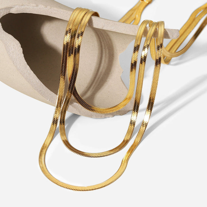 Sophie – Mehrschichtige Halskette aus feinem Gold.