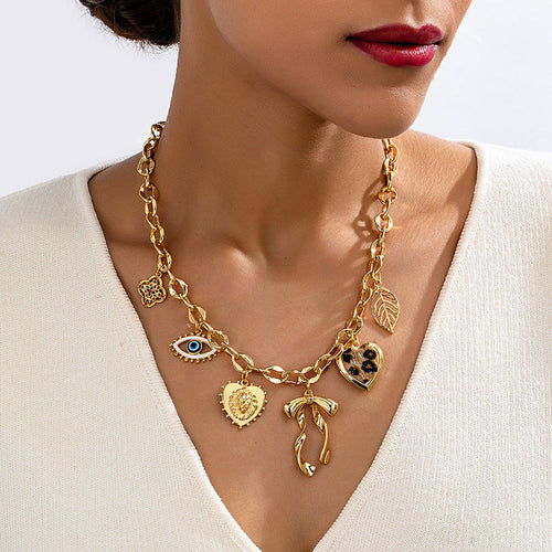 Teresa – Halskette mit markanten Elementen.