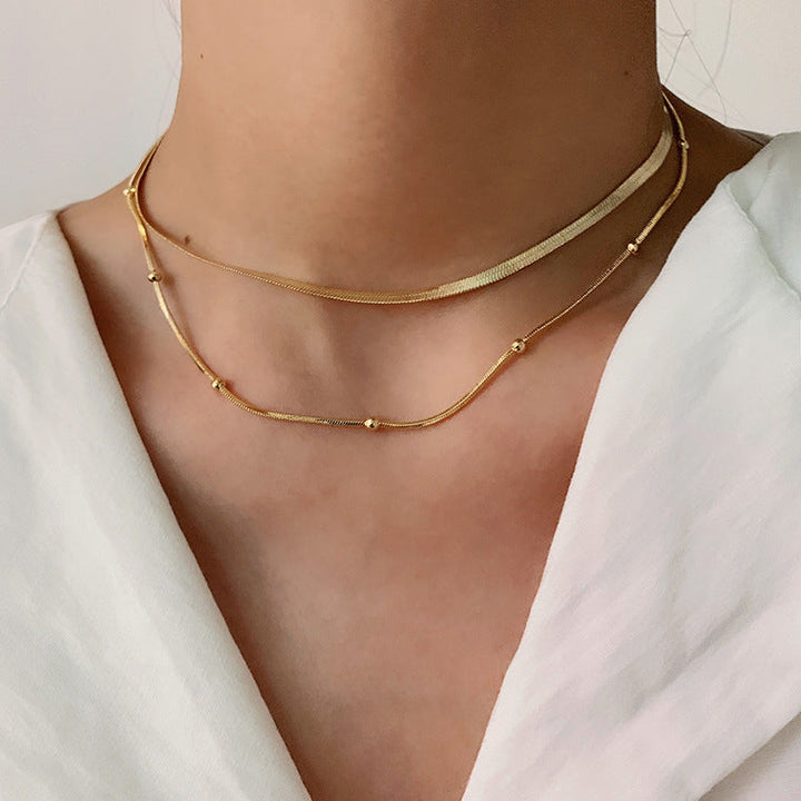 Klara – Einfaches, zweilagiges goldenes Halsband mit modernem Glanz.