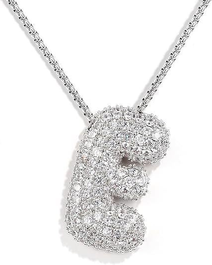 Frieda – Goldkette mit organischem Anhänger.