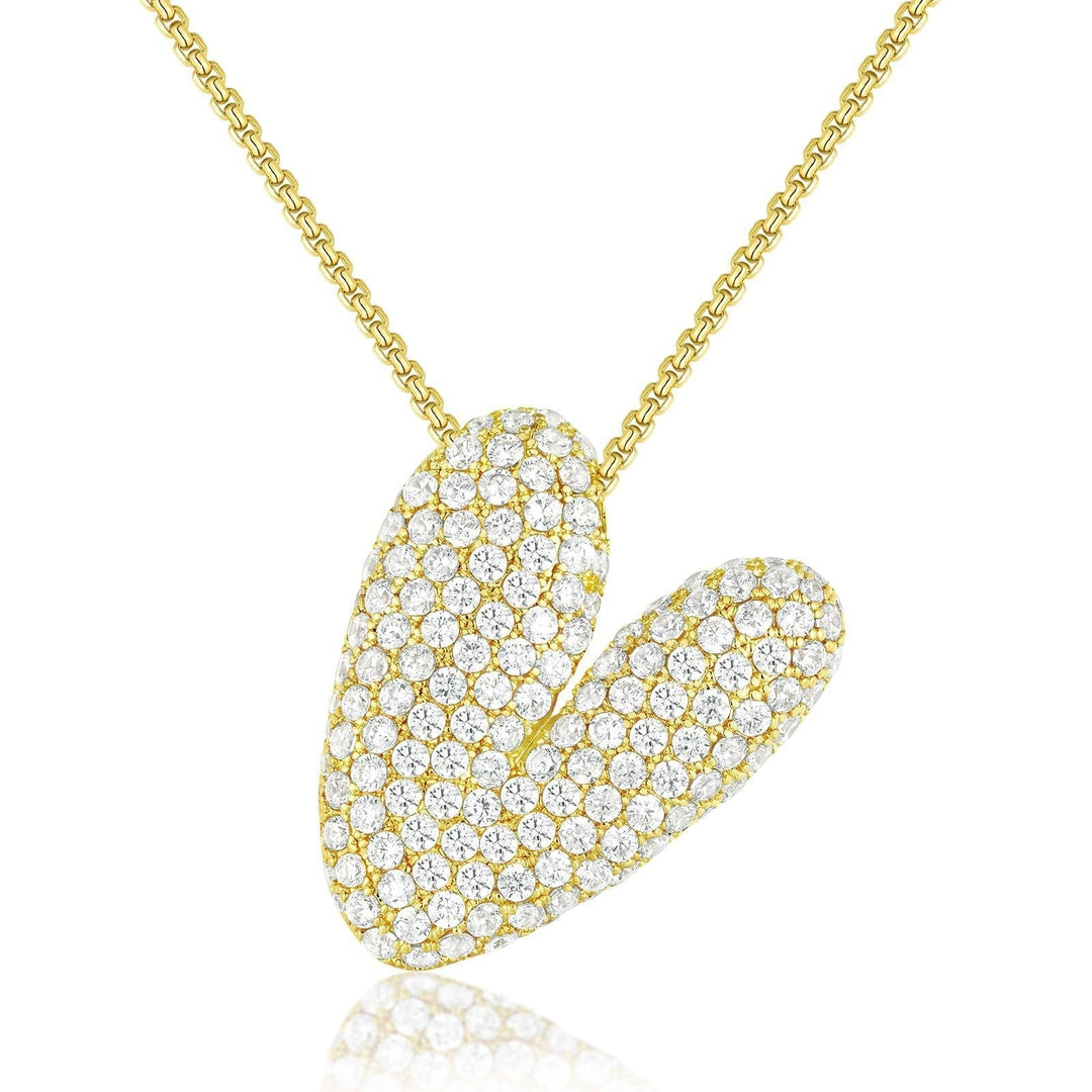 Frieda – Goldkette mit organischem Anhänger.