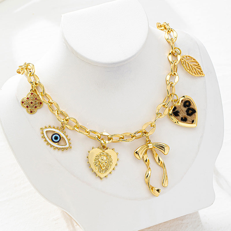 Teresa – Halskette mit markanten Elementen.