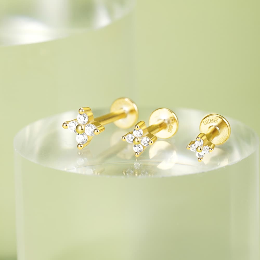 Tanja – Feine goldene Ringe mit glitzerndem Akzent.