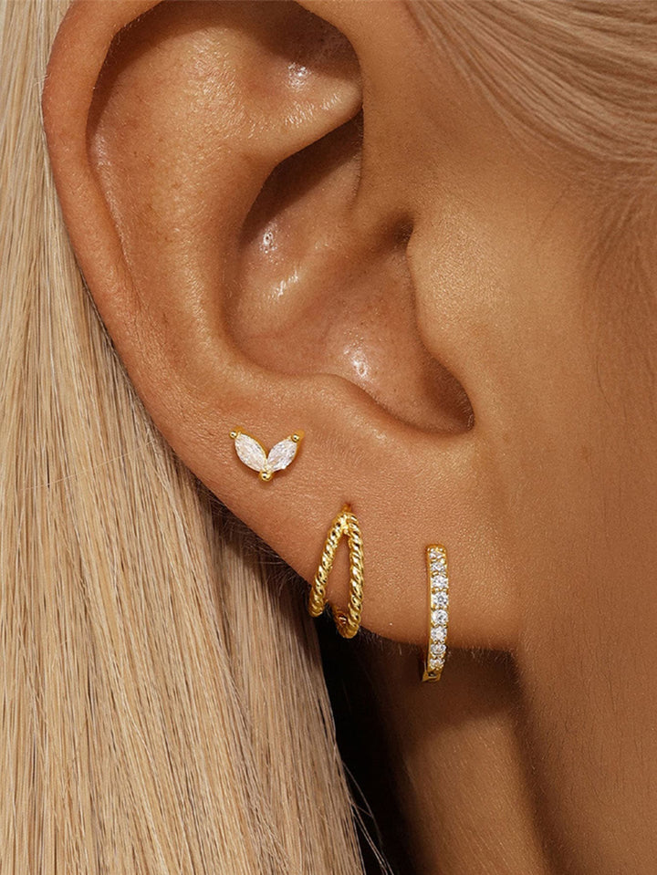 Mara – Goldene Ohrringe mit feinem Bewegungsspiel.