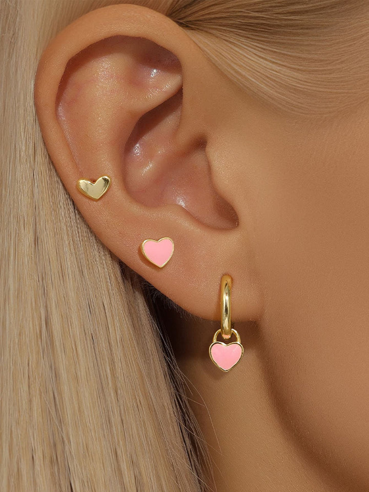 Isolde – Zarte goldene Ohrringe mit strukturiertem Finish.