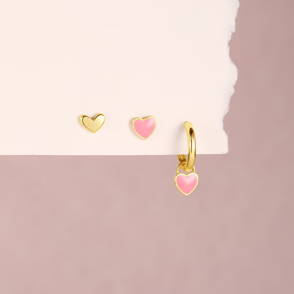 Isolde – Zarte goldene Ohrringe mit strukturiertem Finish.