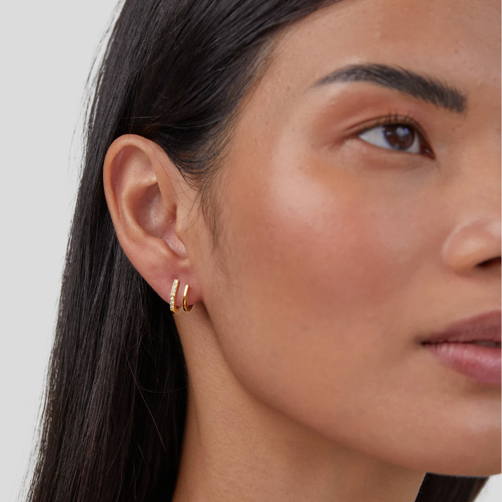 Sabine – Goldene Ringe mit geometrischem Twist.