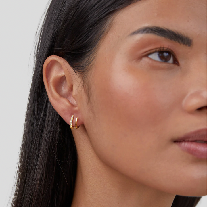 Sabine – Goldene Ringe mit geometrischem Twist.