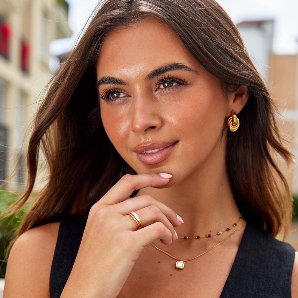 Beatrix – Goldring mit einfacher Silhouette