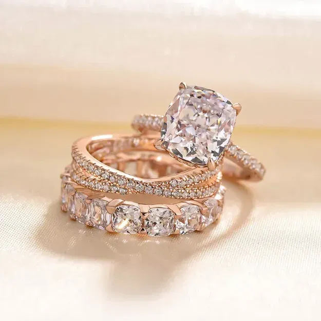 Iris – Diamantring mit ovalem Stein.