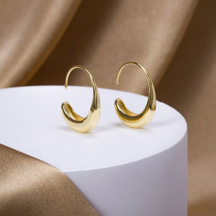 Carina – Goldene Mini-Ringe mit klarer Linie.