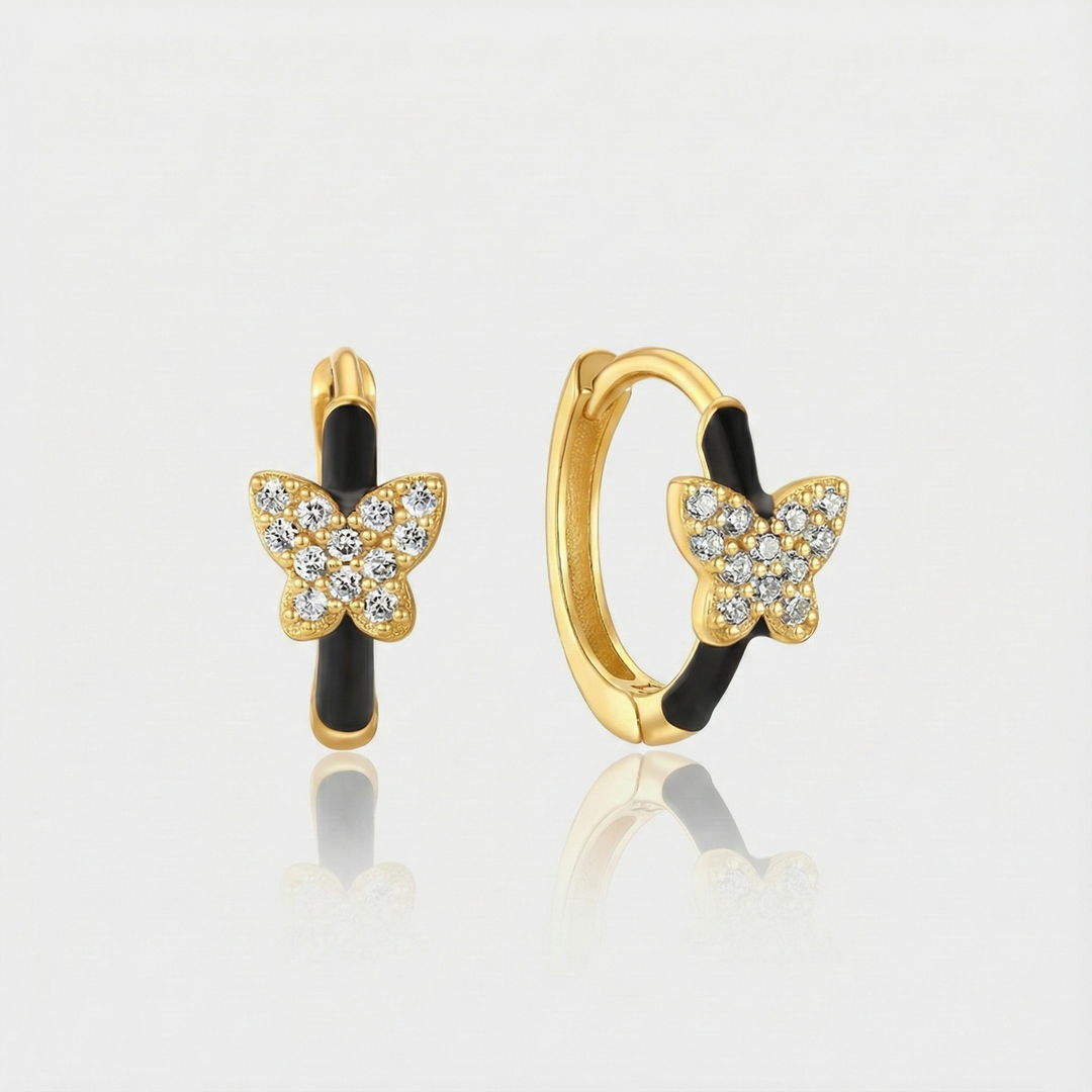 Theresia – Goldene Ohrringe mit sanfter Krümmung.