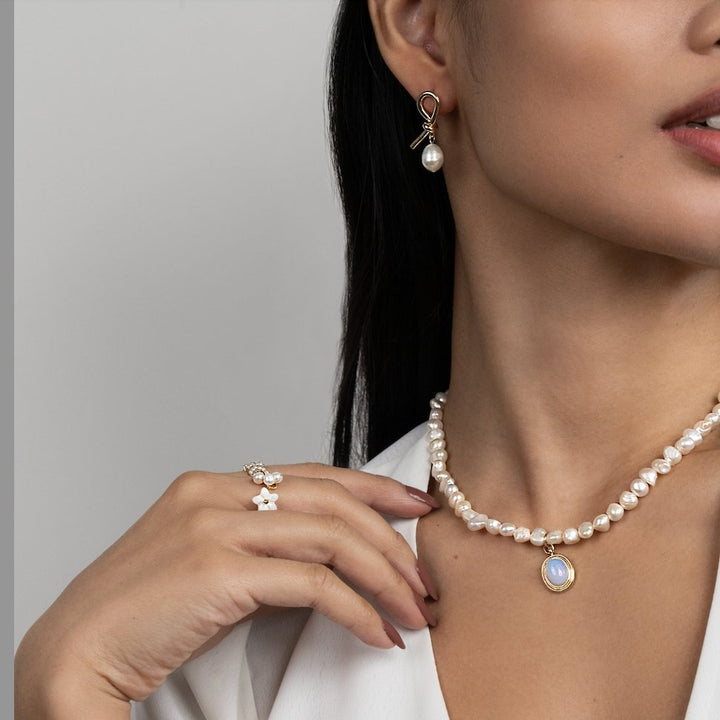 Silberne Ohrringe mit geschwungenem Design