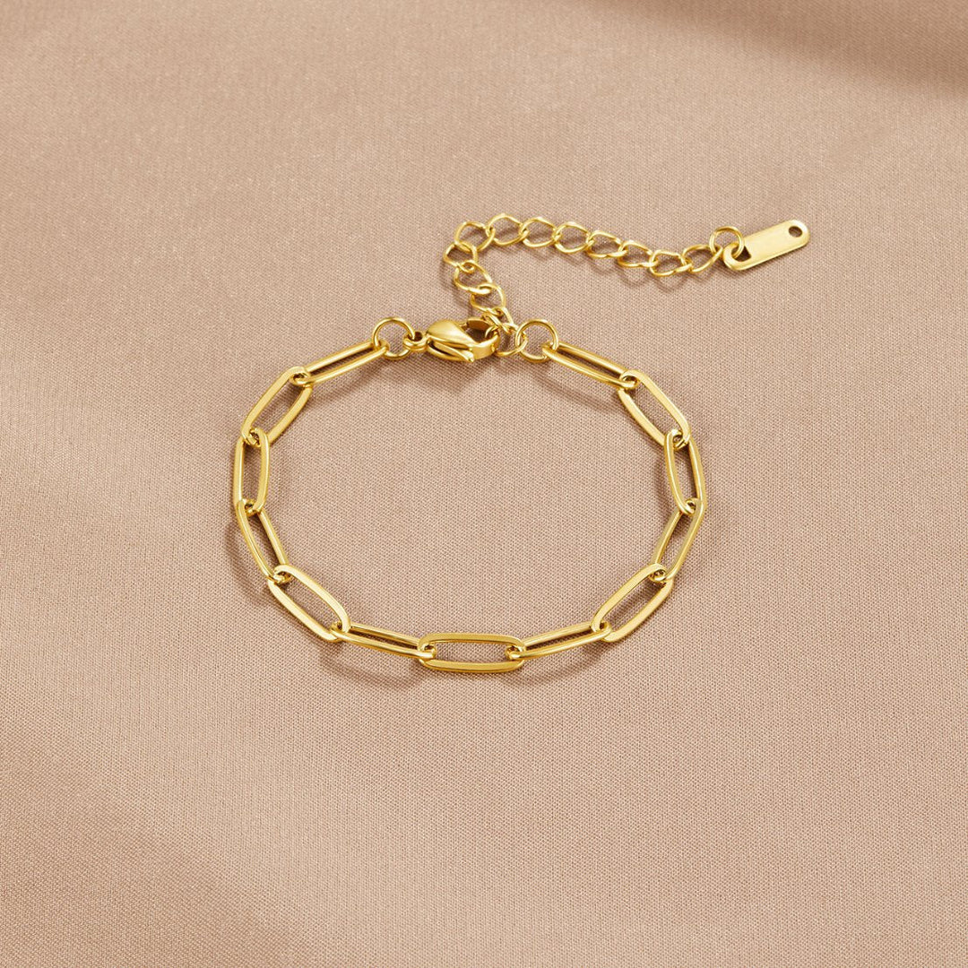 Goldenes Armband mit Perlen