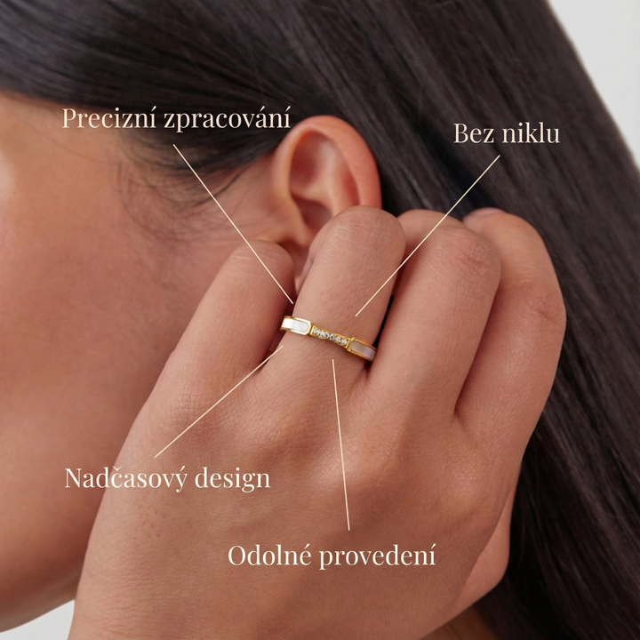 Lara – Schmaler goldener Ring mit Glanz.