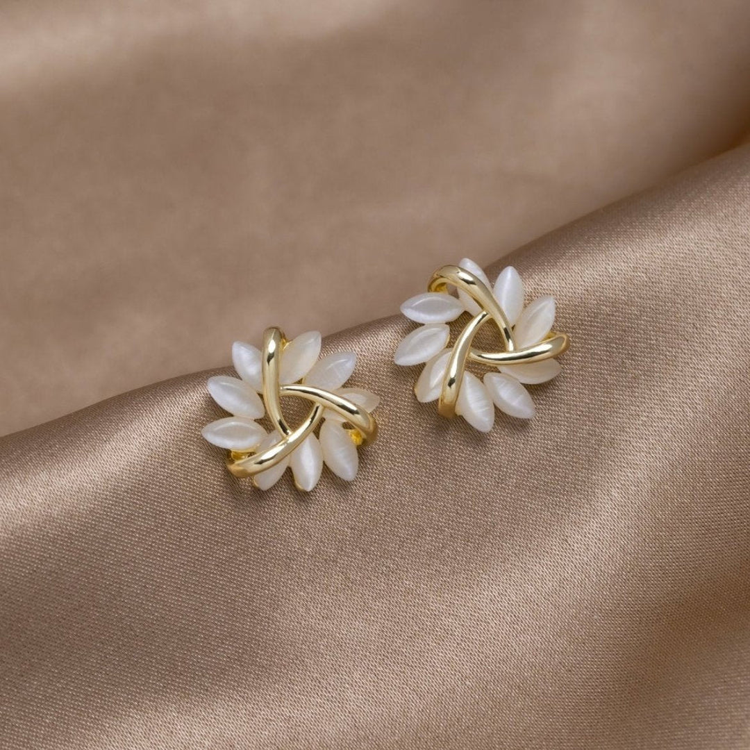 Karolina – Goldohrringe mit geometrischem Mix.