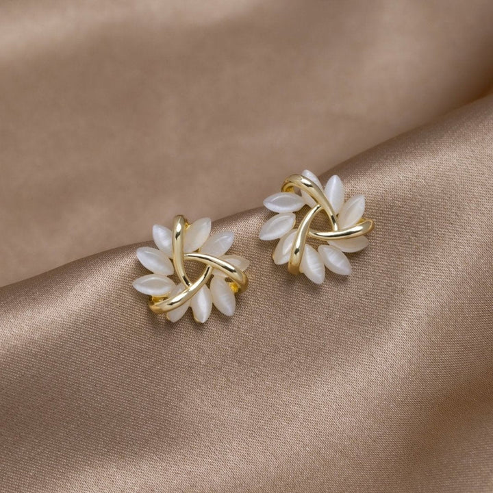 Karolina – Goldohrringe mit geometrischem Mix.